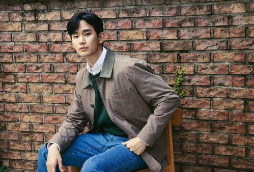 金秀贤最新被爆料的照片,魅力四溢引发热议